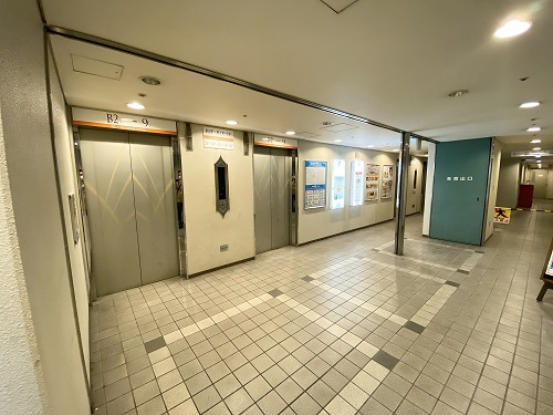 プロメナ神戸4Fに上がるエレベーター